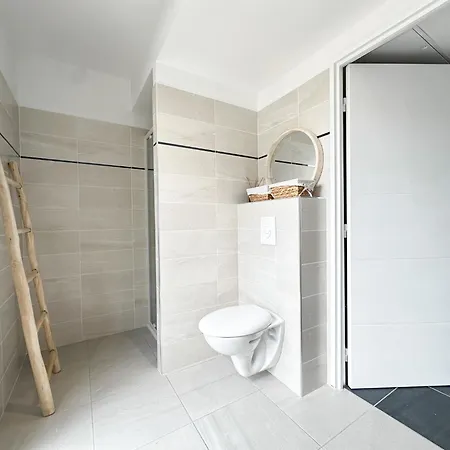 Krystal Garden, Bnbrickeys.