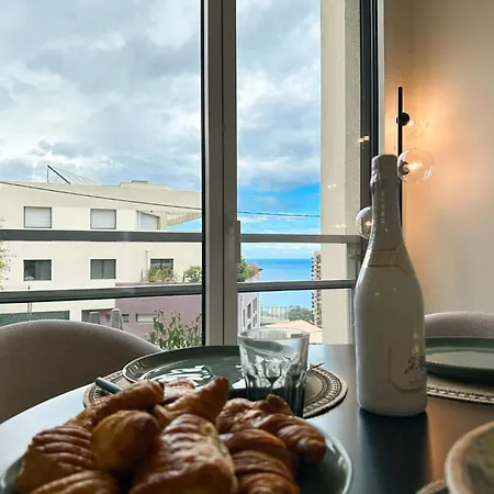 Krystal Garden, Bnbrickeys.