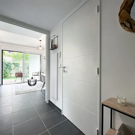 Krystal Garden, Bnbrickeys. Beausoleil