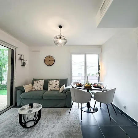 Krystal Garden, Bnbrickeys. Διαμέρισμα Beausoleil