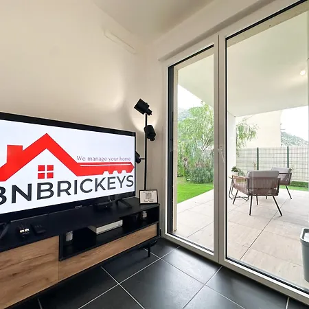 Krystal Garden, Bnbrickeys.