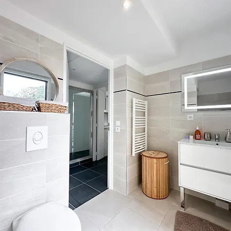 Krystal Garden, Bnbrickeys. Διαμέρισμα *