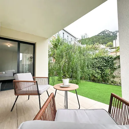 Διαμέρισμα Krystal Garden, Bnbrickeys. Beausoleil